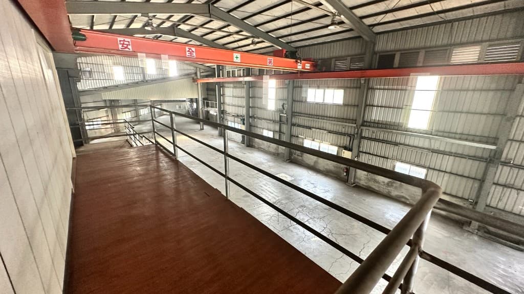 土城稀缺獨立廠區挑高天車廠房現場照片 5