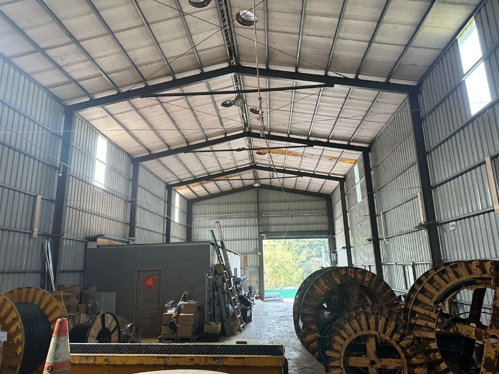 土城挑高鋼構倉庫廠房照片